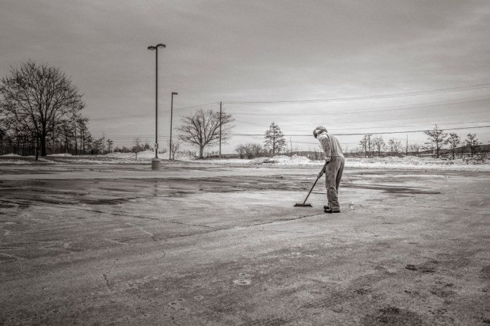 black-and-white-cleaning-man-416-825x550